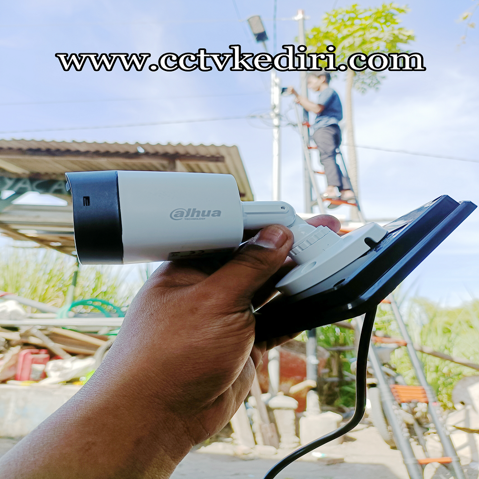 <p>Kamera CCTV ini akan memberikan dampak positif untuk para penjahat yang terkadang akan berbuat jahat untuk merampok atau mencuri, dengan adanya kamera dilokasi akan memantau situasi selama 24 jam nonstop, kamera berkualitas dan tahan lama saat digunakan selama bertahun-tahun harga sesuai dengan kualitas barang yang anda inginkan, hanya di Didin Jaya Komputer.</p>